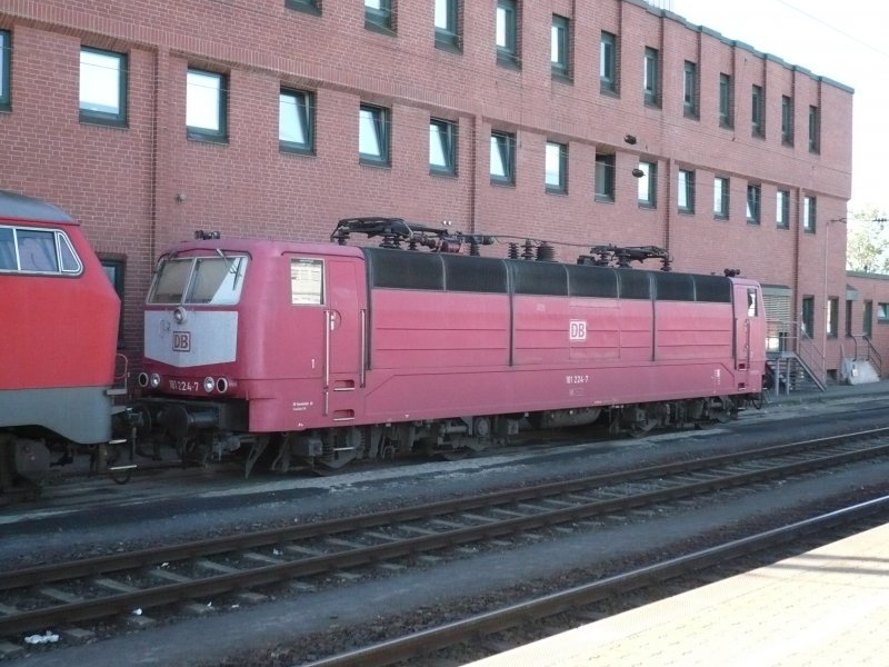 181 224-7 wartet im Koblenzer Hauptbahnhof auf die �bernahme des