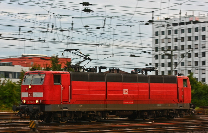 181 205 rangiert zu ihrem EC 360. Aufgenommen am 25.08.09