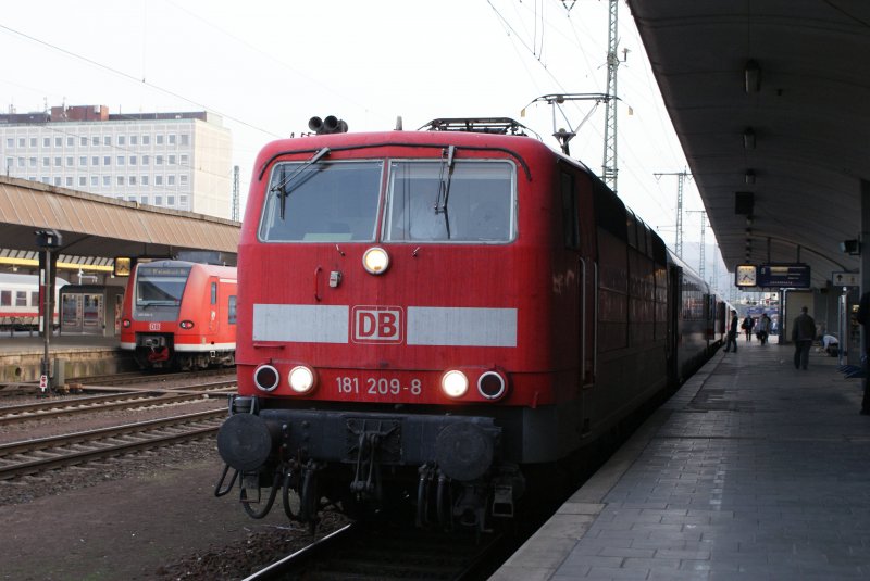 181209-8 with the IC in Koblenz Hbf 06.04.2009 (automatically translated,