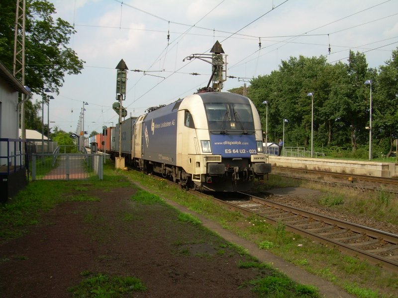 ES64U2 023 WLB am 25.7.2007 mit Containerzug in D�rverden 