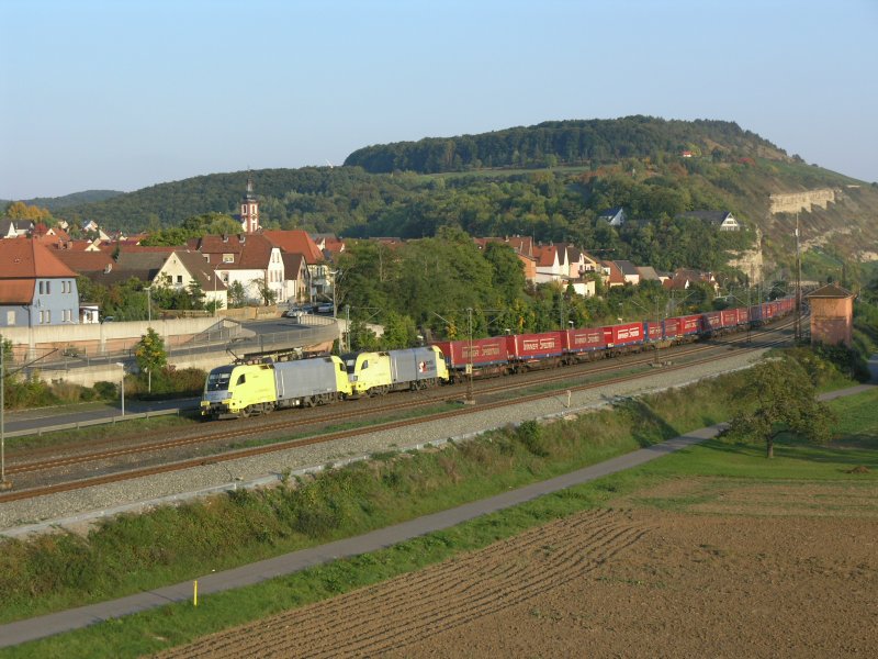 ES64 U2 073 + 013 ziehen ein Wechselpritschenzug Winnerspedition durch