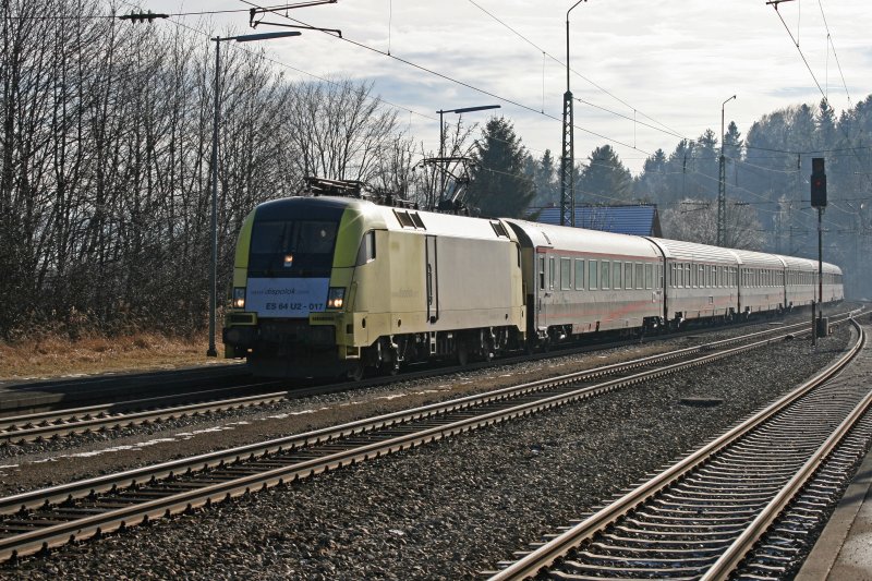182 517 with IC 188 at 17.01.2009 in Aßling. (automatically