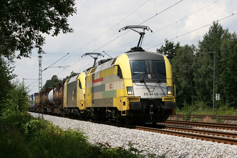 182 533 und 182 513 mit einem KLV Zug am
