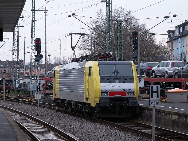Diese Dispolok hat eben einen Autoreisezug nach D�sseldorf gebracht und