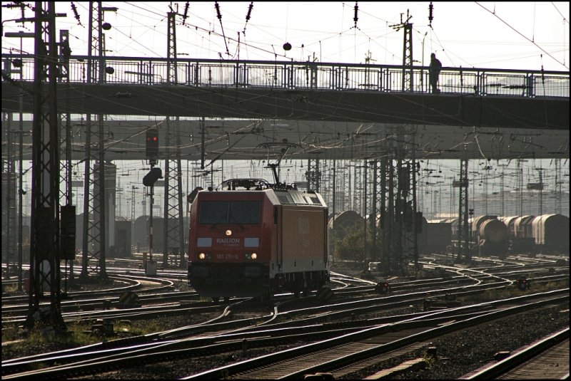 185 251 rangiert im Rangierbahnhof Hagen-Vorhalle. (12.10.2008) 