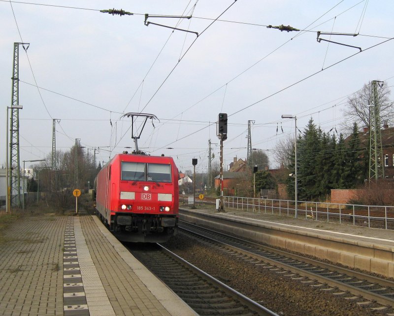 185343-1 passes on 3/31/2009 with a tank car from the