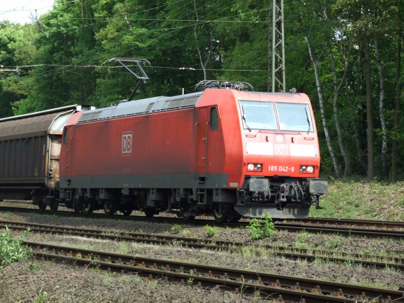 DB 185 042 on 04.25.2009 in Duisburg-Neudorf (automatically translated, Powered