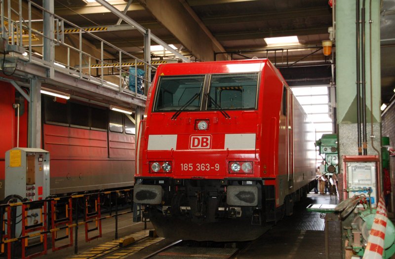 185 363 steht am 09.05.09 in der Lokhalle des Rbf