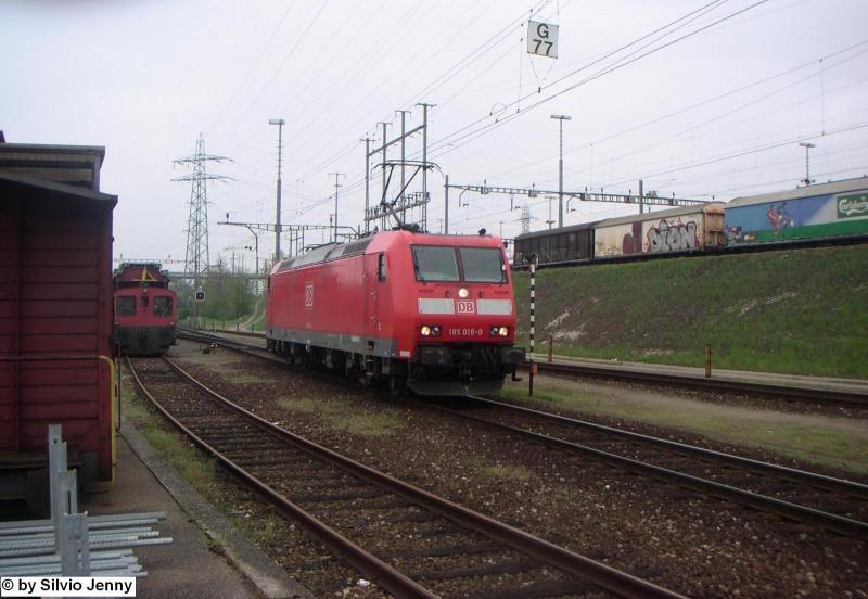 The DB 185 018 made on 04/16/2005 in Muttenz marshalling
