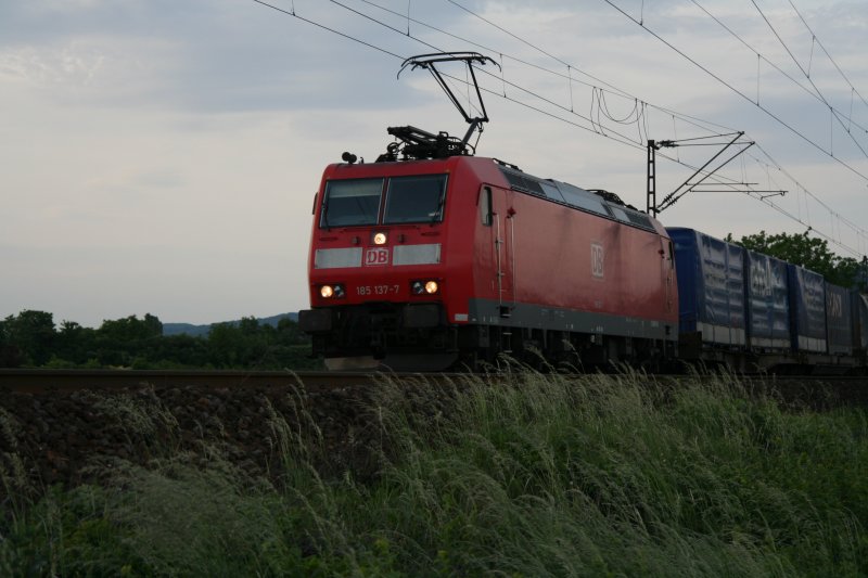 185 137 am abend des 13.5.2007 mit einem G�terzug bei