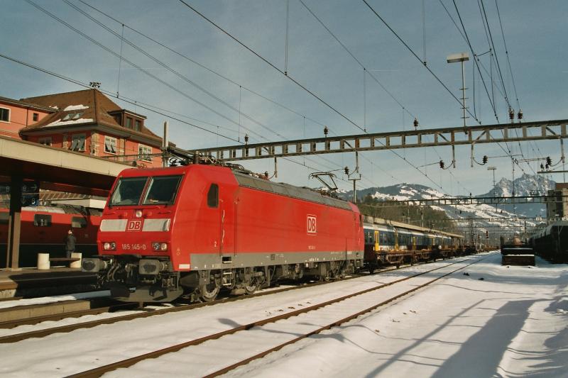 Die Br 185 145-0, am 2.2.04 in Arth-Goldau 