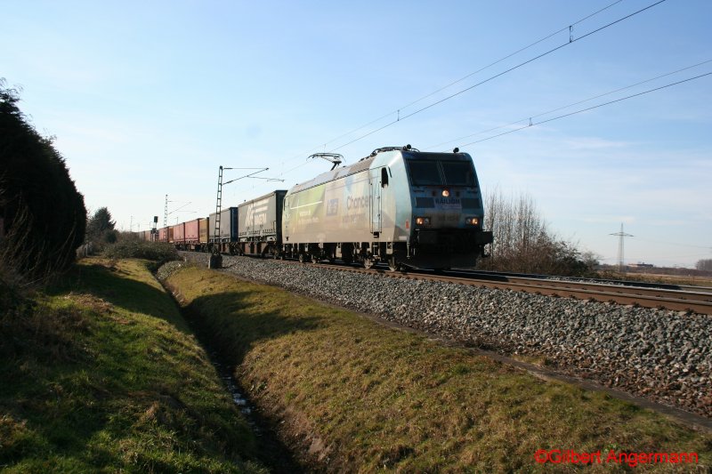 DB 185 152-6 am 10.02.2008 in Offenburg-Hiboltsweier. 