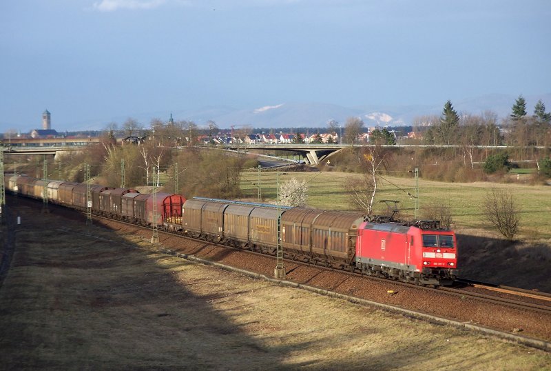 185 115 according to one. Freight train shortly after Neulußheim
