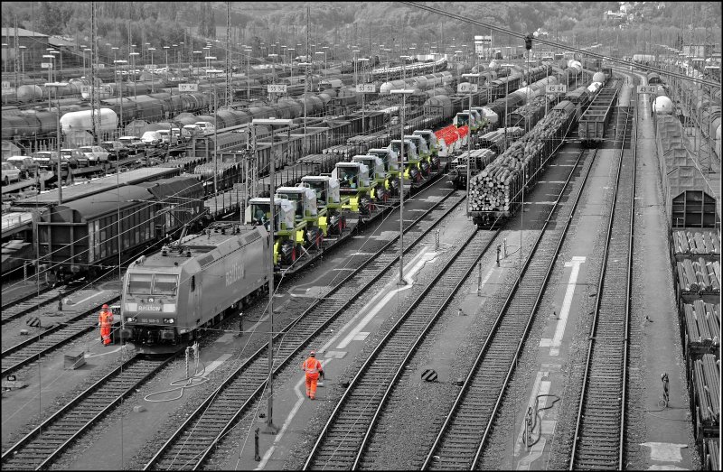 Impression im Rangierbahnhof Hagen-Vorhalle: M�hdrescher CLAAS DOMINATOR BO sind auf