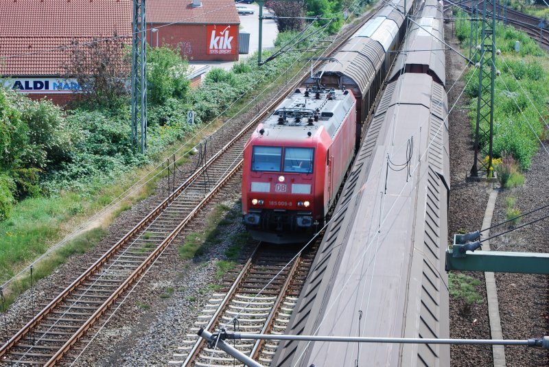 185 009-8 trifft in Elmshorn auf 185 001-5. 07.08.08 