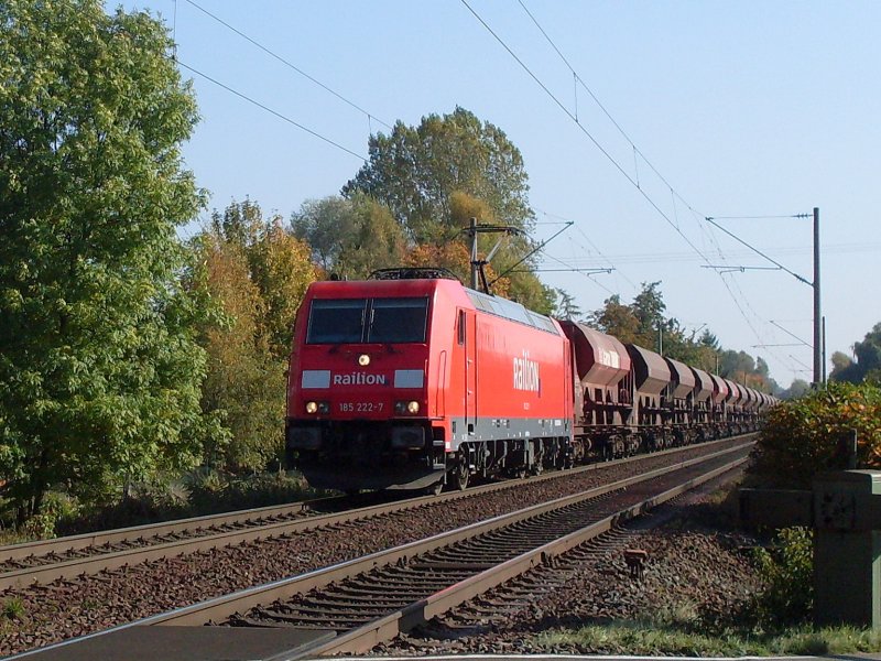 185 222-7 mit Selbstentladewagen H�he Peine im
November 2008 