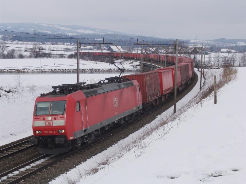 Br 185 145-0 �berquert am 16.2.05 die Reussbr�cke zwischen Oberr�ti