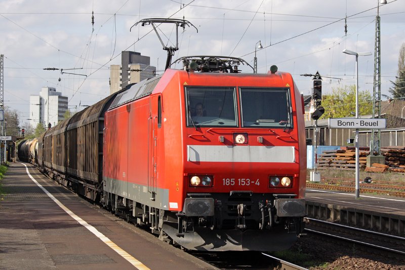 Die 185 153-4 in Bonn Beuel am 09,04,09 