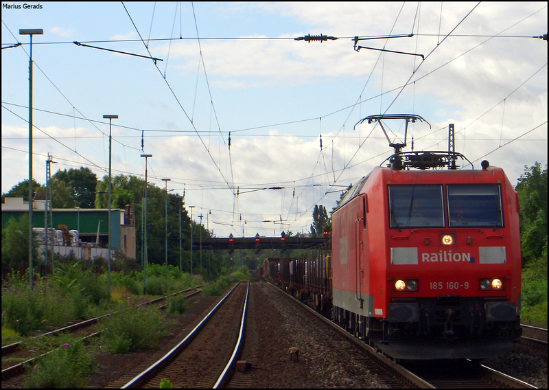 185 160 with a mixed freight train while crossing the