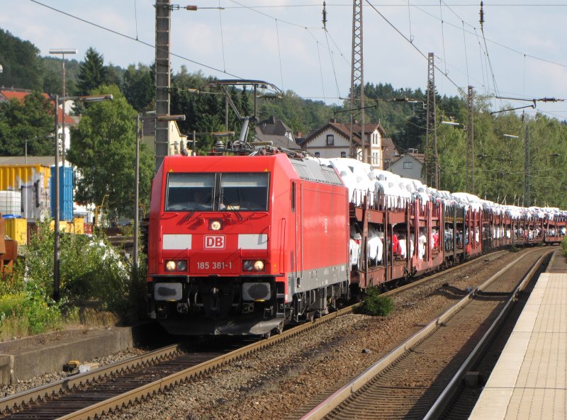 185 381 zog am 26.08.09 einen Audizug durch Kreuztal nach