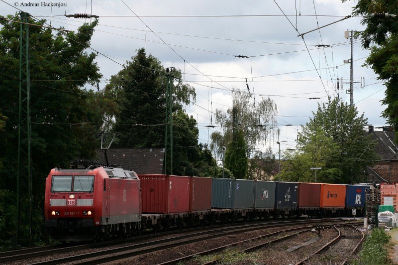 185 057-7 mit einem Containerzug -> S�den in Hattenheim 11.8.09