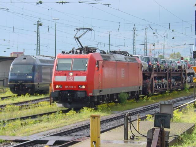 Die BR 185 139-3 fuhr am 4.5.05 mit einem Autozug