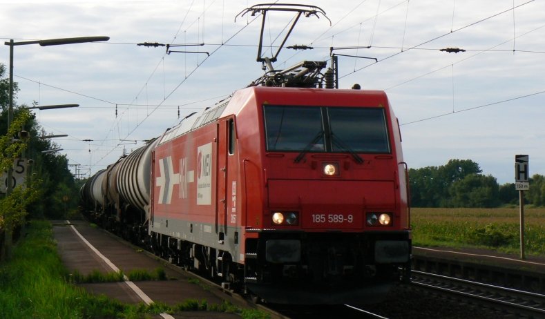 185 589 (HGK) with lubricator in Ashausen near Hamburg. (automatically
