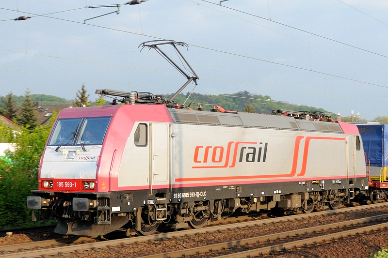 Perfekt ausgeleuchtet: 185 593-1 Crossrail im Lokportrait. (Auerbach, Mai 2009).