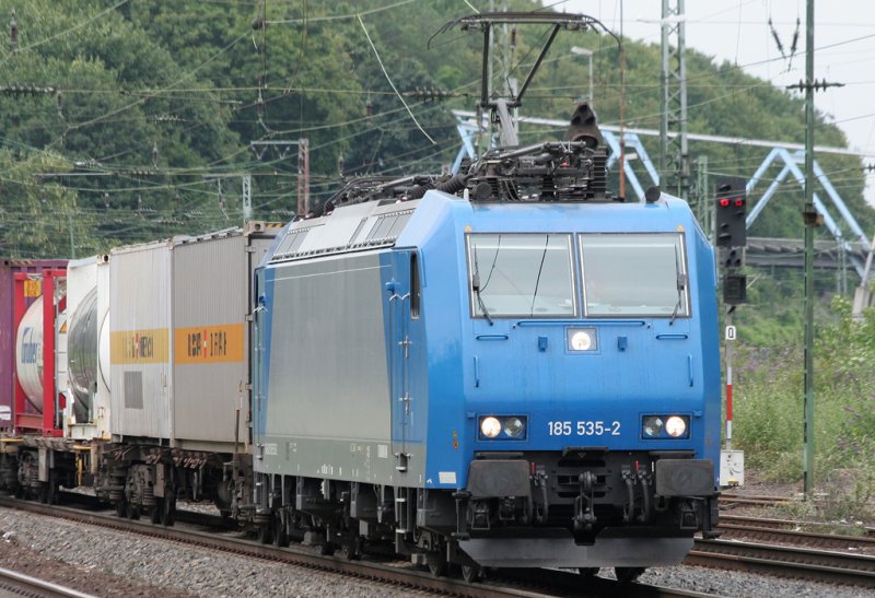 The unlabeled 185535-2 their container train runs through West Cologne