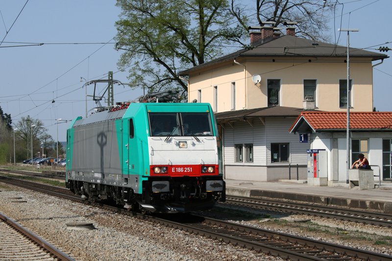 E 186 251 am 15.04.2009 in A�ling. 