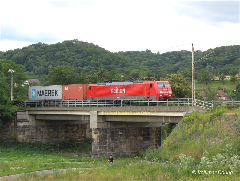 189 025 with a freight train on the low Warthaer