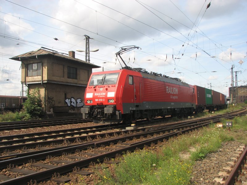 189010-2 sits down with a container freight station of Dresden