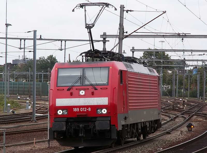 Diese 189er rangiert auf dem Gel�nde des Venloer Bahnhofes. Das