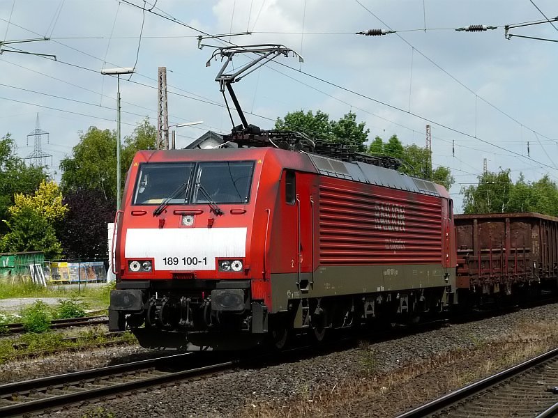 Recht langsam rollte diese Lokomotive in Richtung D�sseldorf an Lintorf
