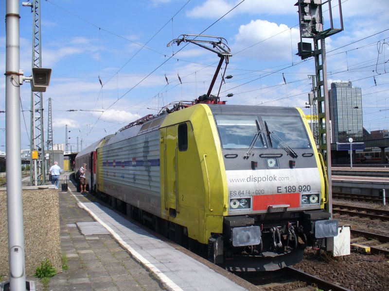 Die E 189-920 steht mit dem UEx 43327 /AZ 13327