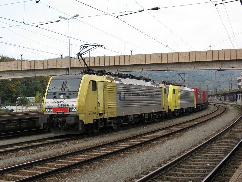 E189 902 und E189 930 mit dem 43139 am 6.10.07