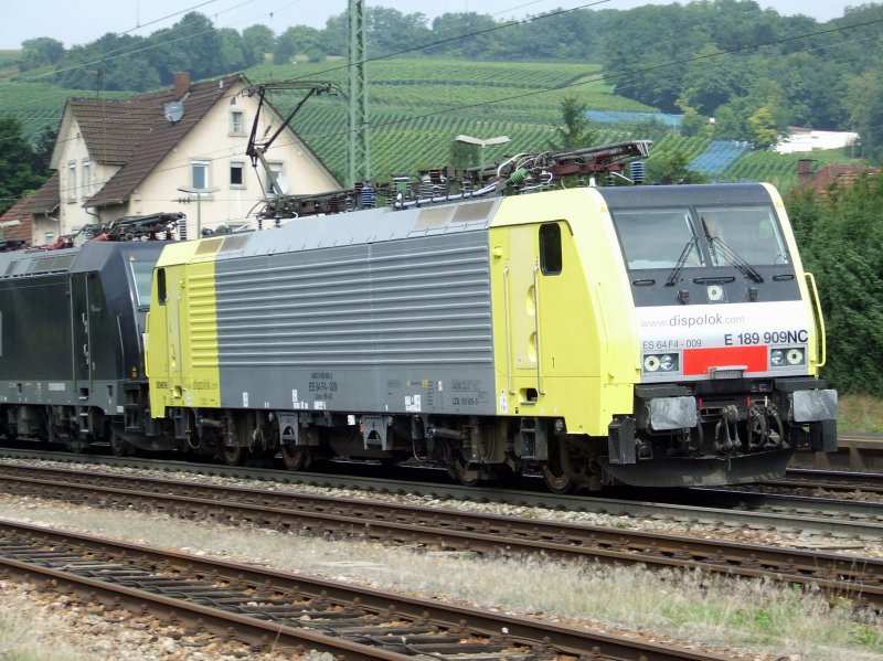 Dispolok E 189 909 (ES 64 F4 - 009) passes