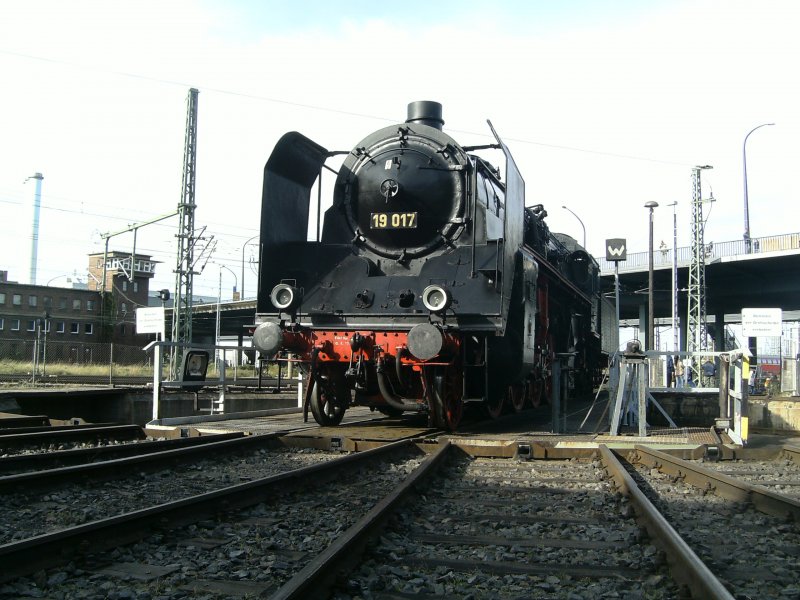 19 017 on October 3, 2009 at the hub of
