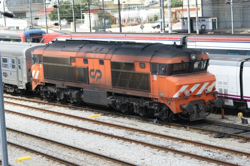 A BR 1944 waiting in the station Lisboa Santa Apolonia