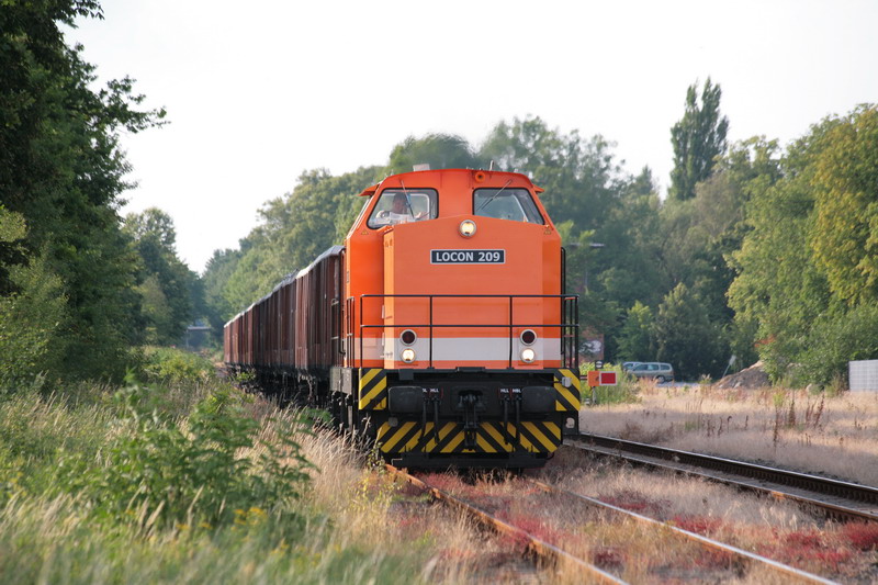 Locon Lok 209 kommt mit den leeren Waggons von wittenburg