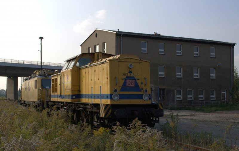 202 316-5 steht am 20.09.09 vor dem letzten Geb�ude das