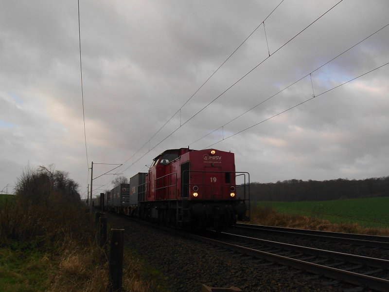 Locomotive 19 of PBSV comes on 22.12.08 with a container