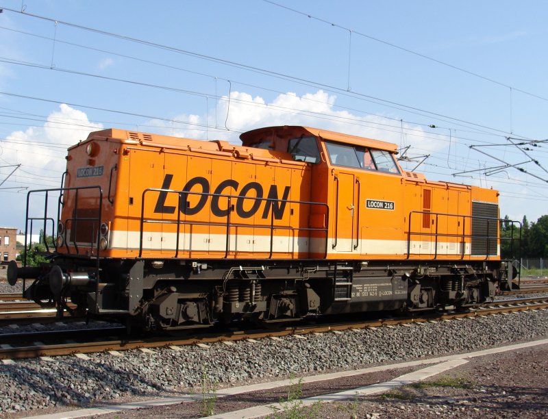 LOCON 216 (203 142-5) f�hrt solo am alten Lokschuppen in
