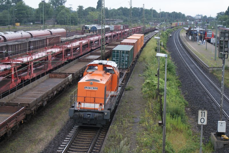 Locon 212 hing am Ende eines Containerzuges der am 11.07.2009