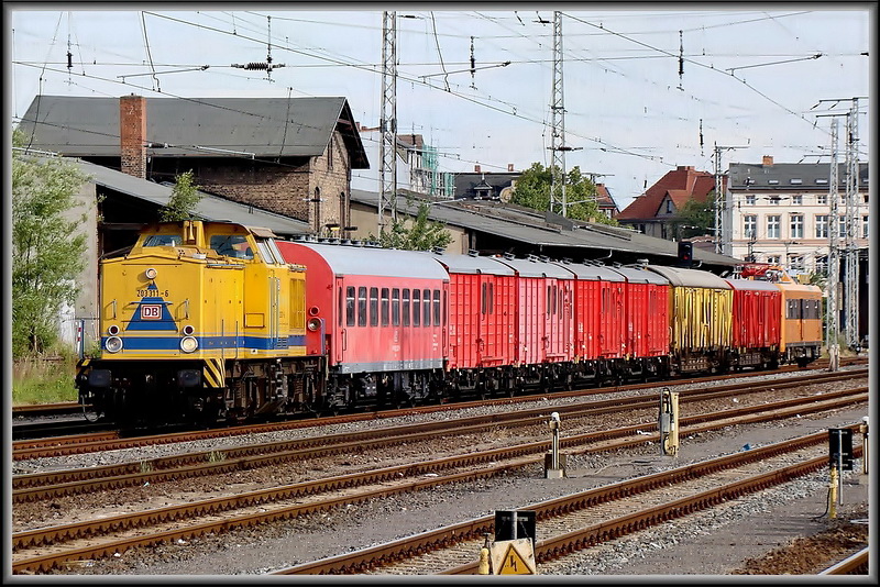203 311-6 mit Hilfszugwagen im Hbf Stralsund. (Der Zug ging