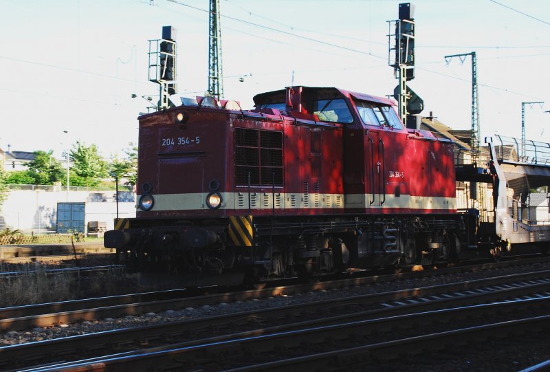 Aus dem Sonnenuntergang des 28.05.2009 kam die 204 354-5 mit