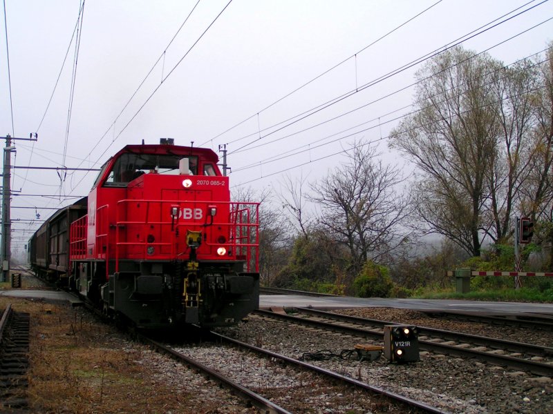 2070 085-2 im Verschubdienst in Bruck/Leitha; 0811112 