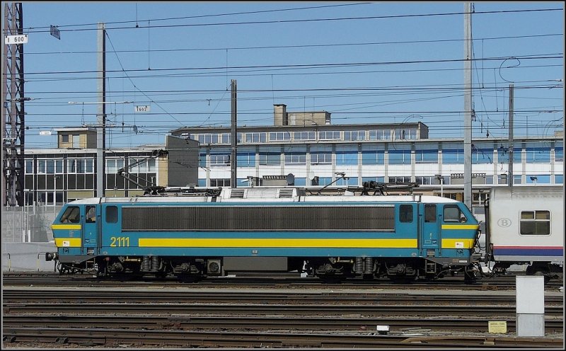 Die 2111 verl�sst den Bahnhof Bruxelles Midi am 31.05.09 (Jeanny)
