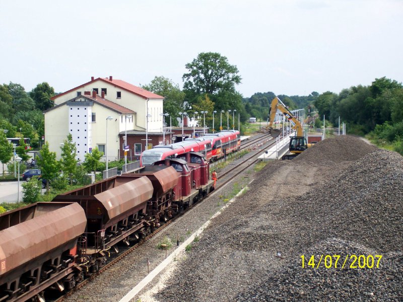 Schotterzug with 2 V 100 in the station-Steinfurt Steinfurt during