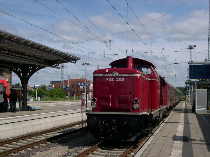 Hier der Dieselsonderzug von Plau am See nach G�strow bespannt